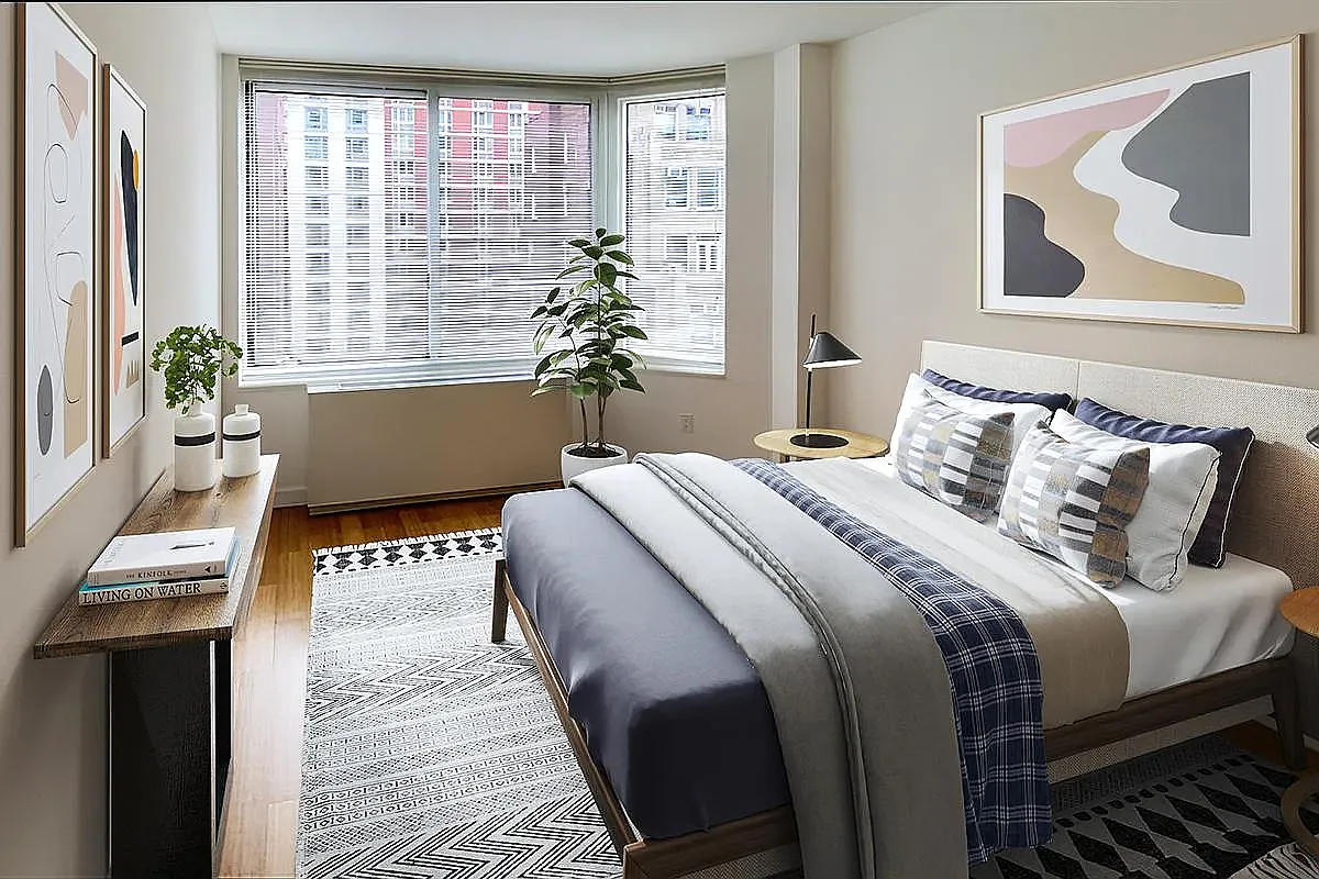 320 West 38th Street — Photo 2