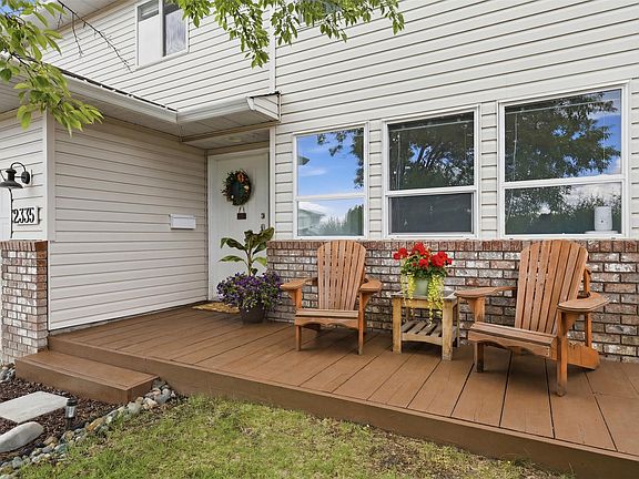 3rd image of 2335 Regent Pl