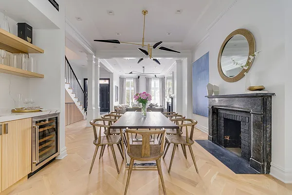 Sold by Compass | media 18