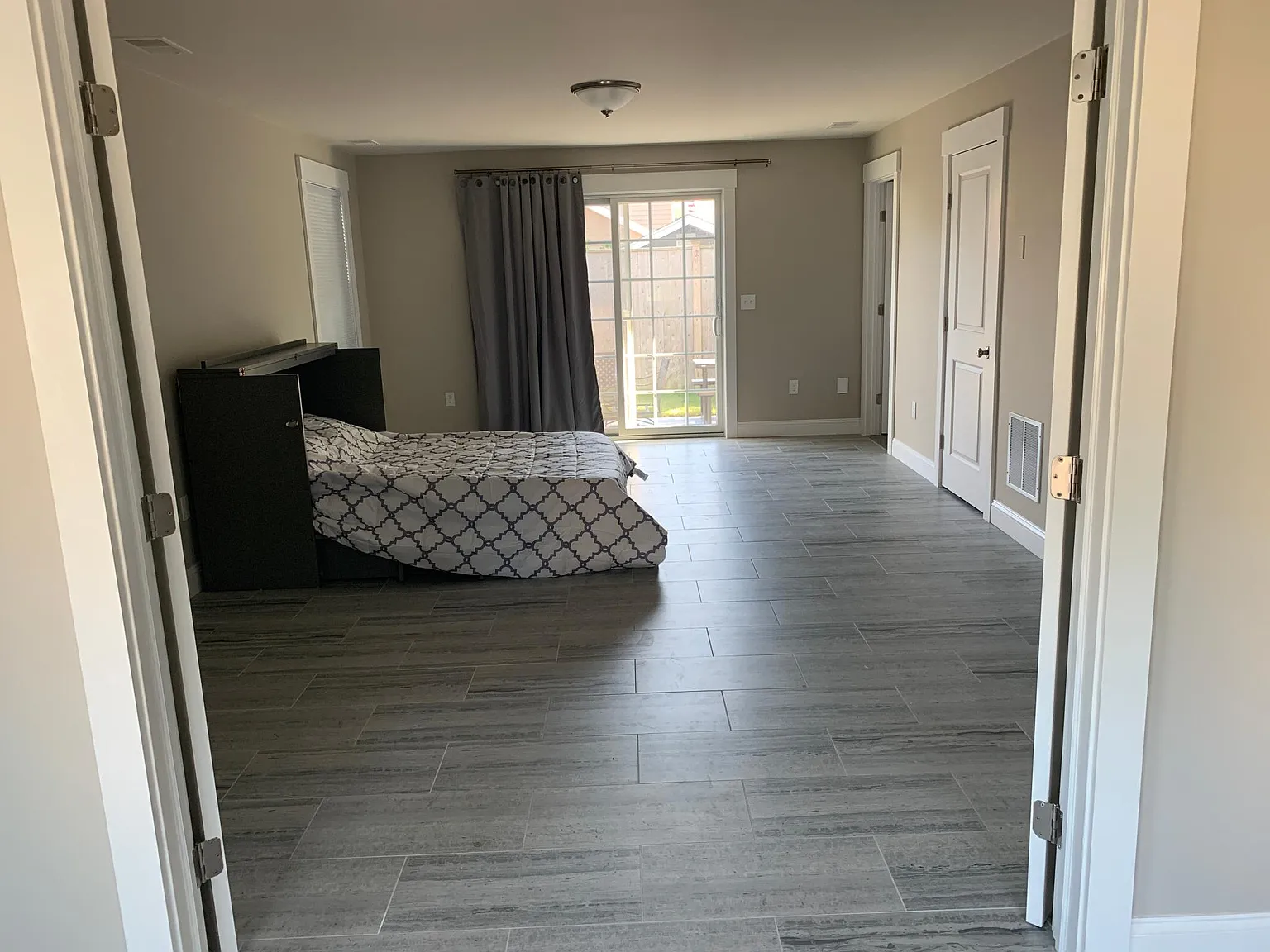 5 bed, 3460 sqft, $6,250 — Photo 3