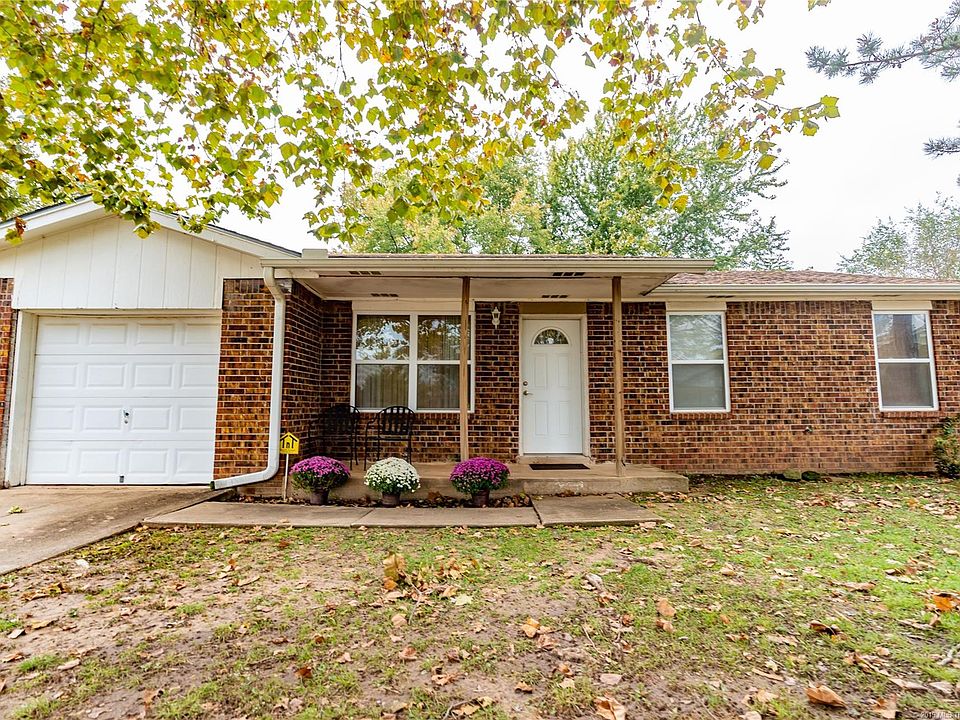 1st image of 1226 S Hickory Pl
