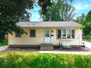1419 Highland Pl, Faribault, MN 55021