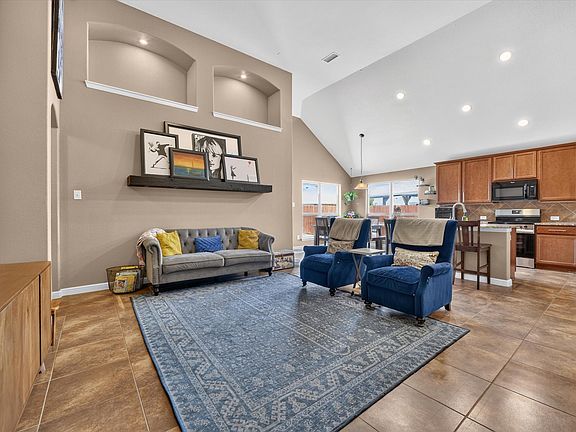 5th image of 424 Foxcraft Dr