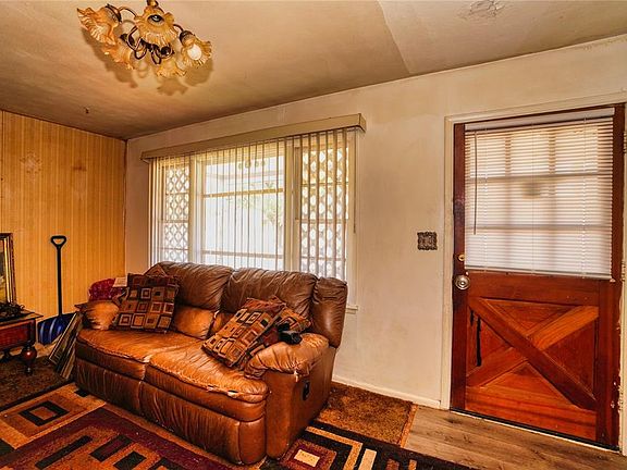 5th image of 2624 Texoma Dr