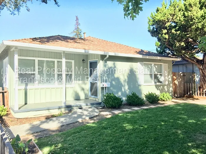 941 15th Ave photo 1