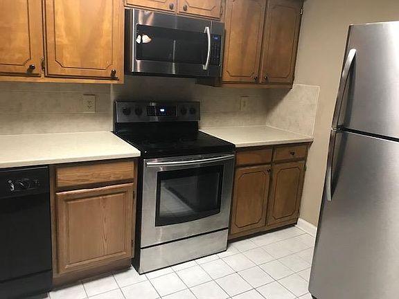 3rd image of 631 Kesslerblvd Utilities Paid Downstairs #Downstairs