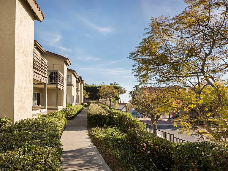 Elan Overlook Laguna Apartments — Photo 17
