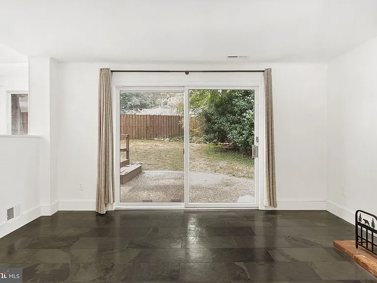 6901 Murray Ln — Photo 17