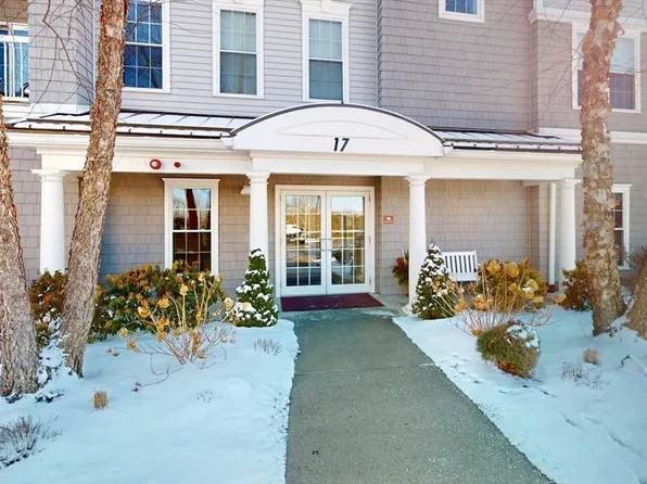 17 Morgan Dr Unit 305, Natick, MA 01760