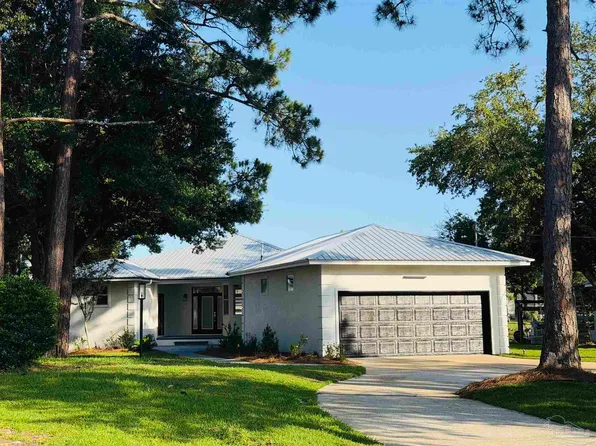 23 Neptune Dr, Mary Esther, FL 32569