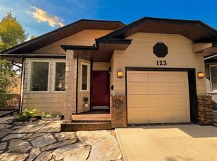 123 E Sunmills Pl SW, Calgary, AB T2X 2R1