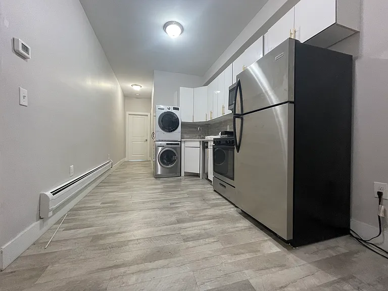 207 Webster Ave #1E — Photo 2
