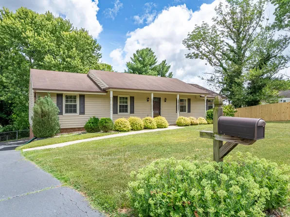 7107 Cedar Crest Rd, Roanoke, VA 24019