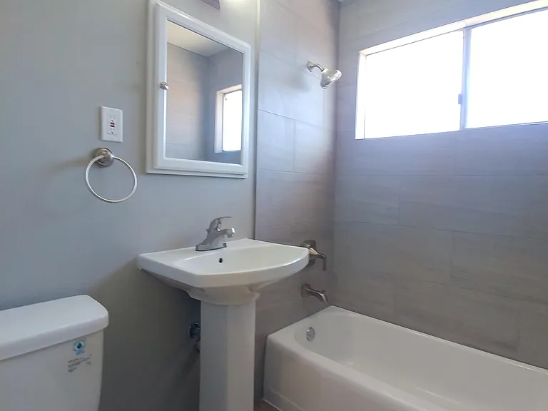 Contemporary, Loaded 2 Bed 2 Bath Apartment on Conchas Park — Photo 28
