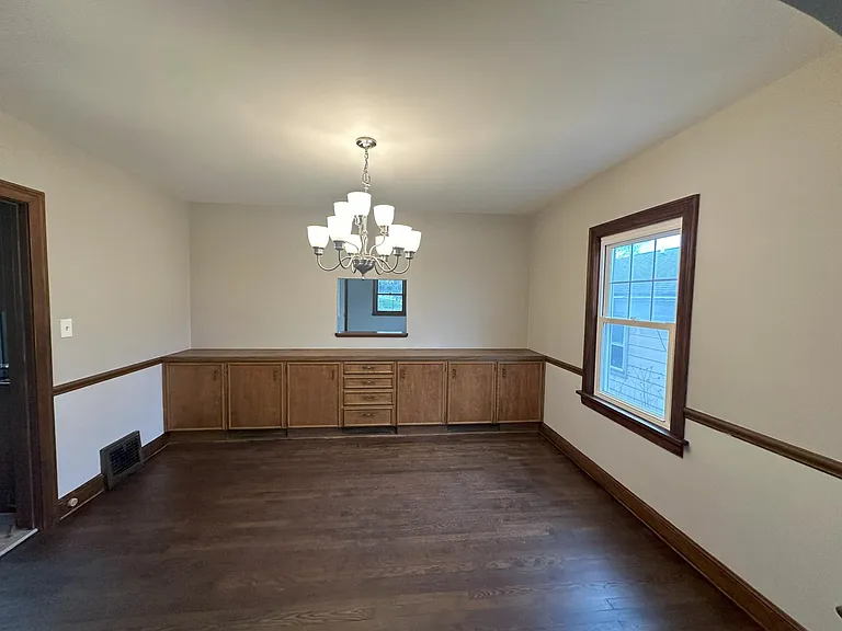 700 Iona Ave — Photo 5