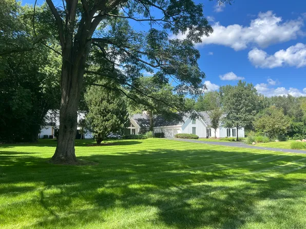 7716 Crystal Springs Rd, Woodstock, IL 60098