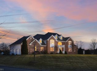 2 Savannah Ct, Ringoes, NJ 08551