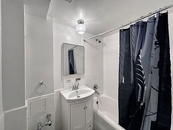 3rd image of 25 Tudor City Pl APT 916