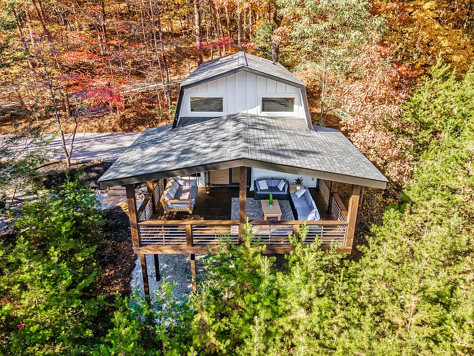 1011 Sky Hawk Mountain Rd