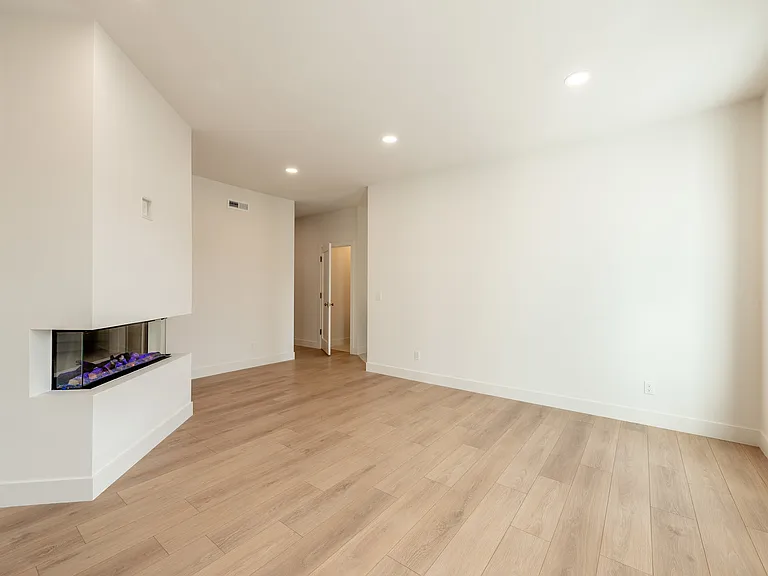226 N Main St — Photo 24