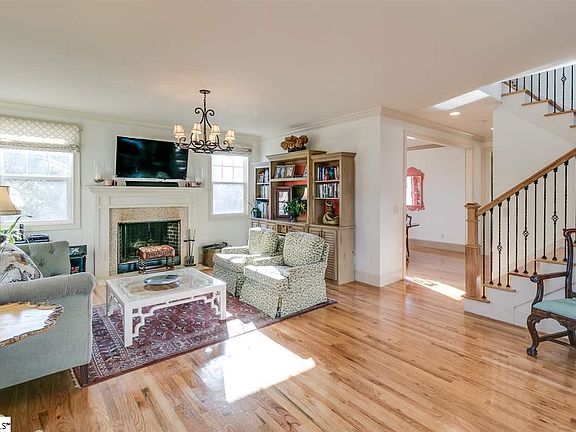 4th image of 32 Waccamaw Cir