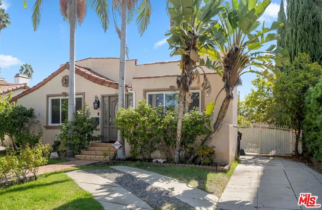 3 bed, 2.0 bath, 2000 sqft, $9,500 — Photo 3