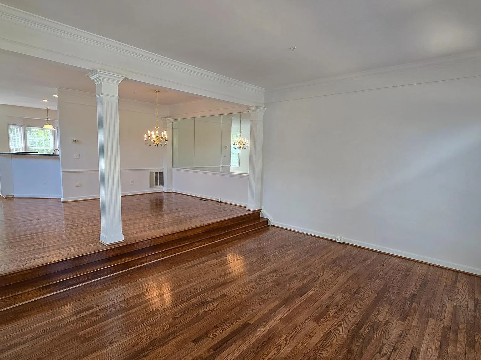 4 bed, 3.5 bath, 2268 sqft, $4,500 — Photo 2