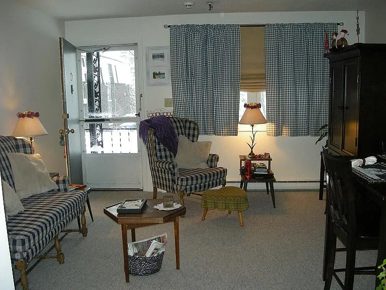 328 College St — Photo 28