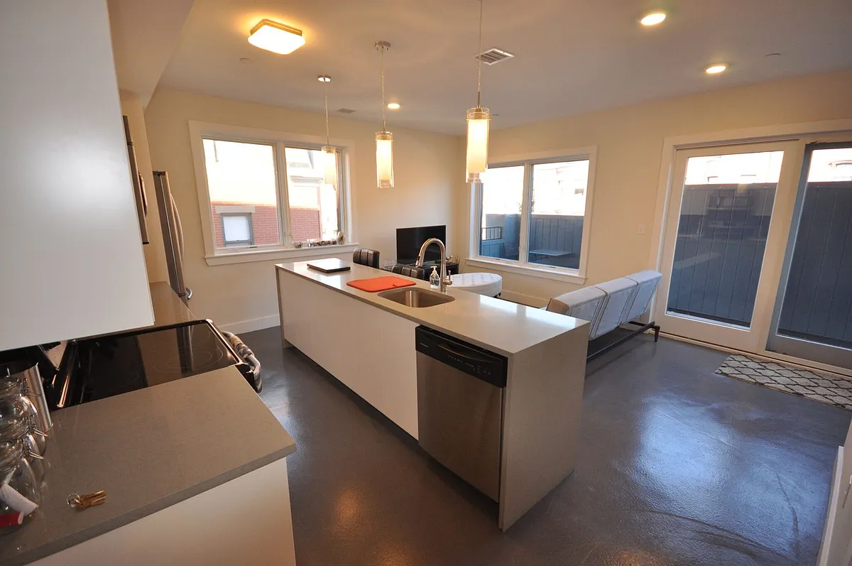 Building Photo - 661 Massachusetts Ave #9
