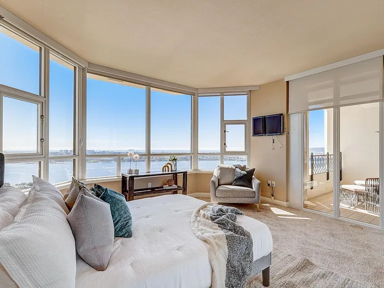 700 W Harbor Dr W #2902 — Photo 29