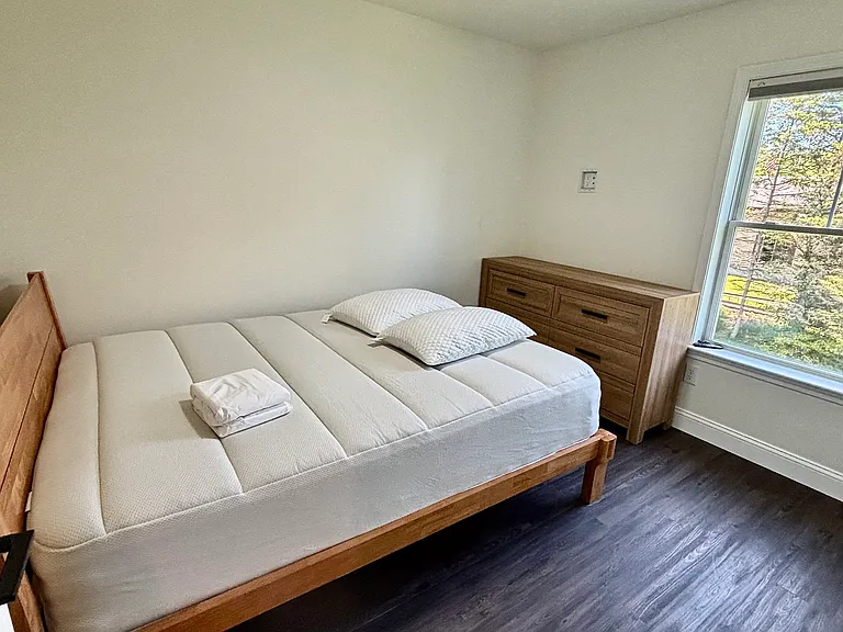 115-117 Oak St #115 — Photo 10