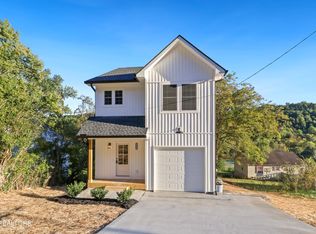 2806 Greenway Dr, Knoxville, TN 37918