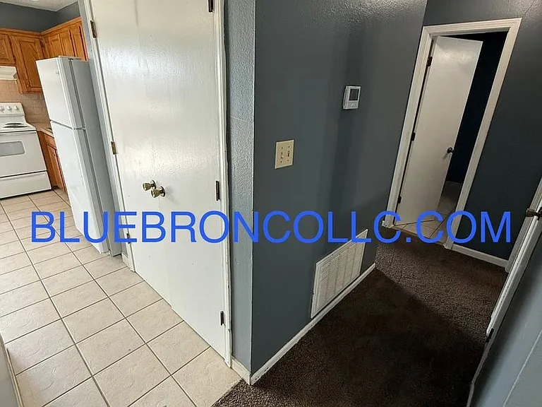 Cute 2 bedroom 1 bathroom home with a 1 car garage — Photo 4