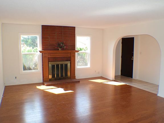 3rd image of 4386 Chelford St #House