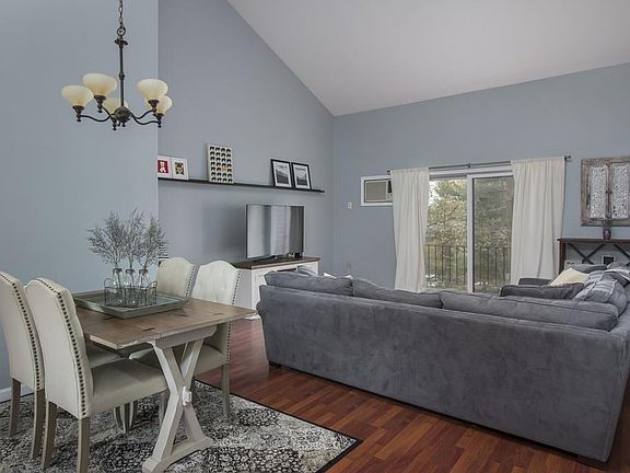 3rd image of 93 Highwood Dr