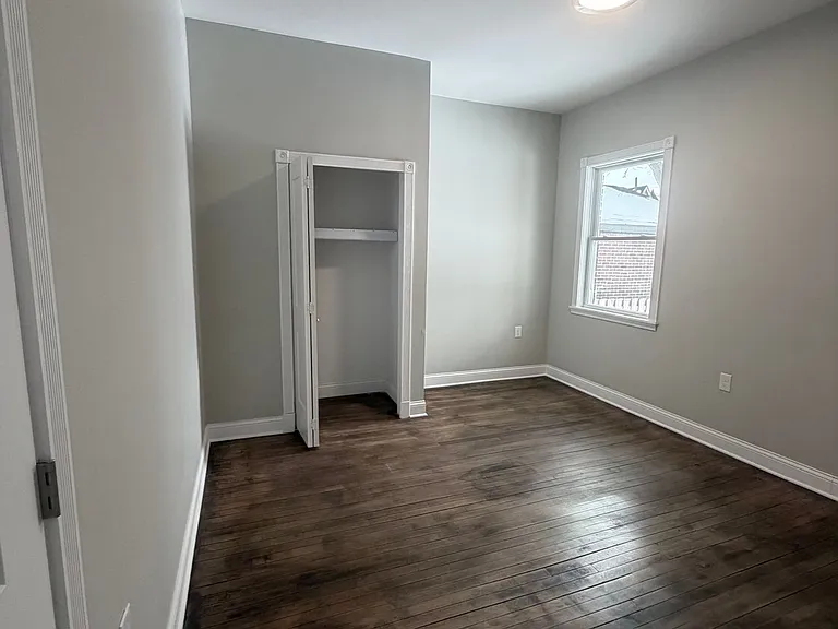 445 E Grand Blvd — Photo 8
