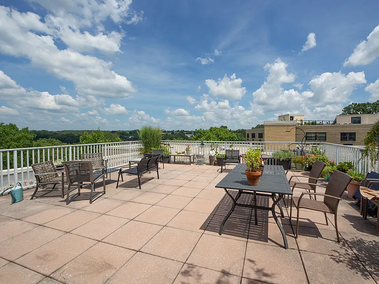Rooftop deck open to all residents