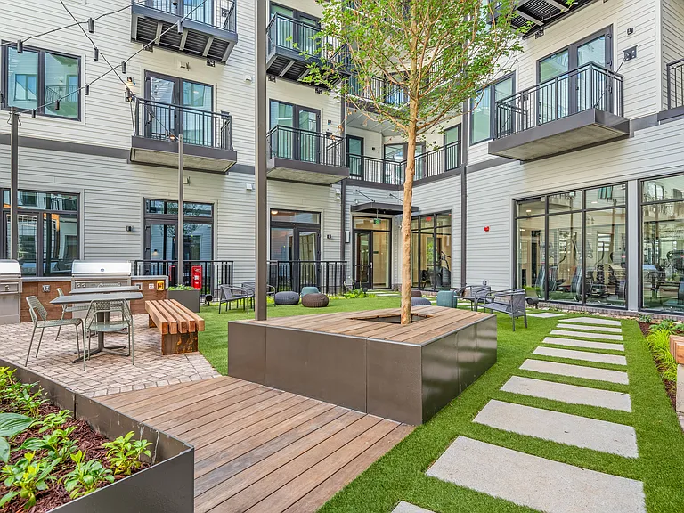 445 Park Commons — Photo 10