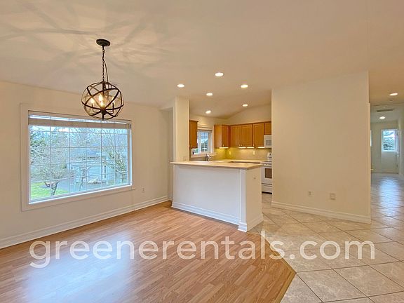 3rd image of 315 Westhampton Ln SW