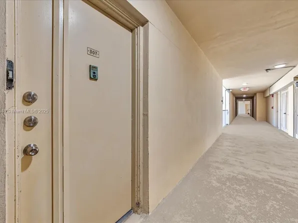 9159 SW 77th Ave APT 307, Miami, FL 33156