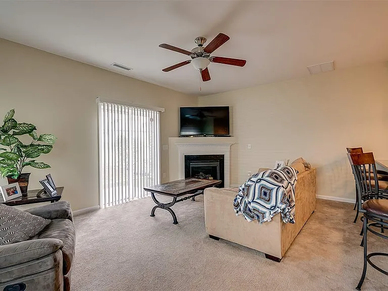 1304 Cozart St #317 — Photo 11