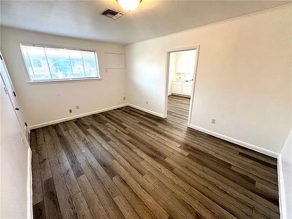 3rd image of 503 Carnation Ave