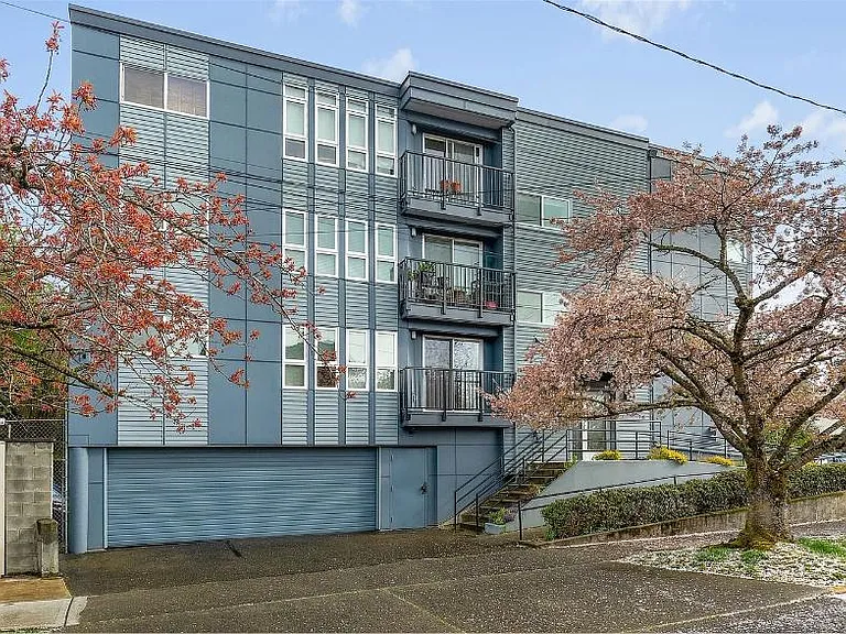 301 22nd Ave E #3A — Photo 9