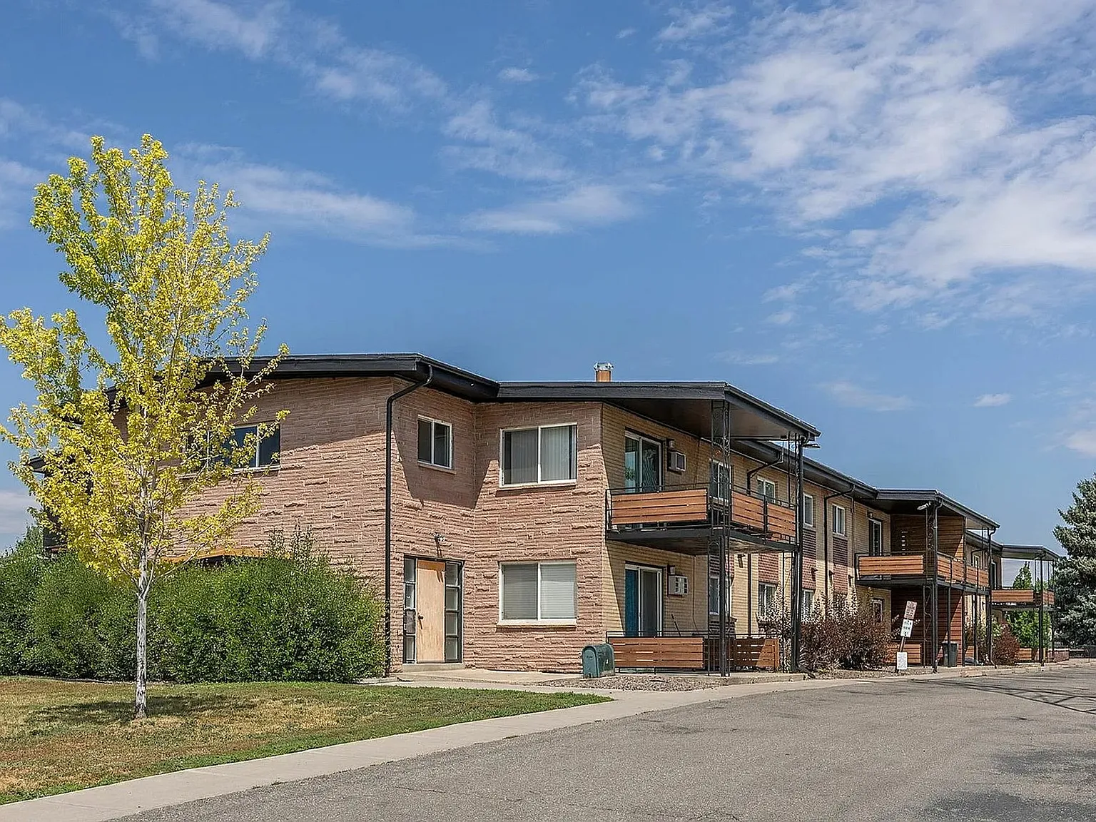 Hilltop Apartments — Photo 1