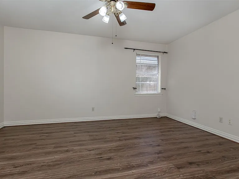 7445 Brentcove Cir — Photo 13