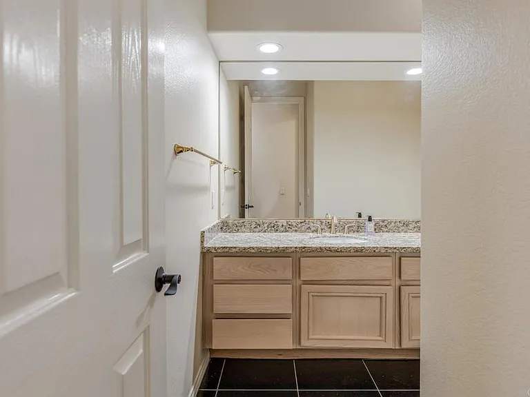 5370 Renaissance Ave — Photo 30