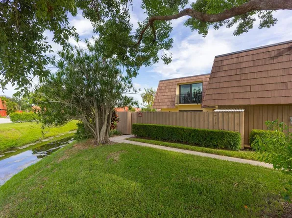 818 8th Ct, Palm Beach Gardens, FL 33410