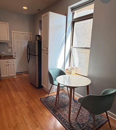 5th image of 1448 N Wood St APT 2R