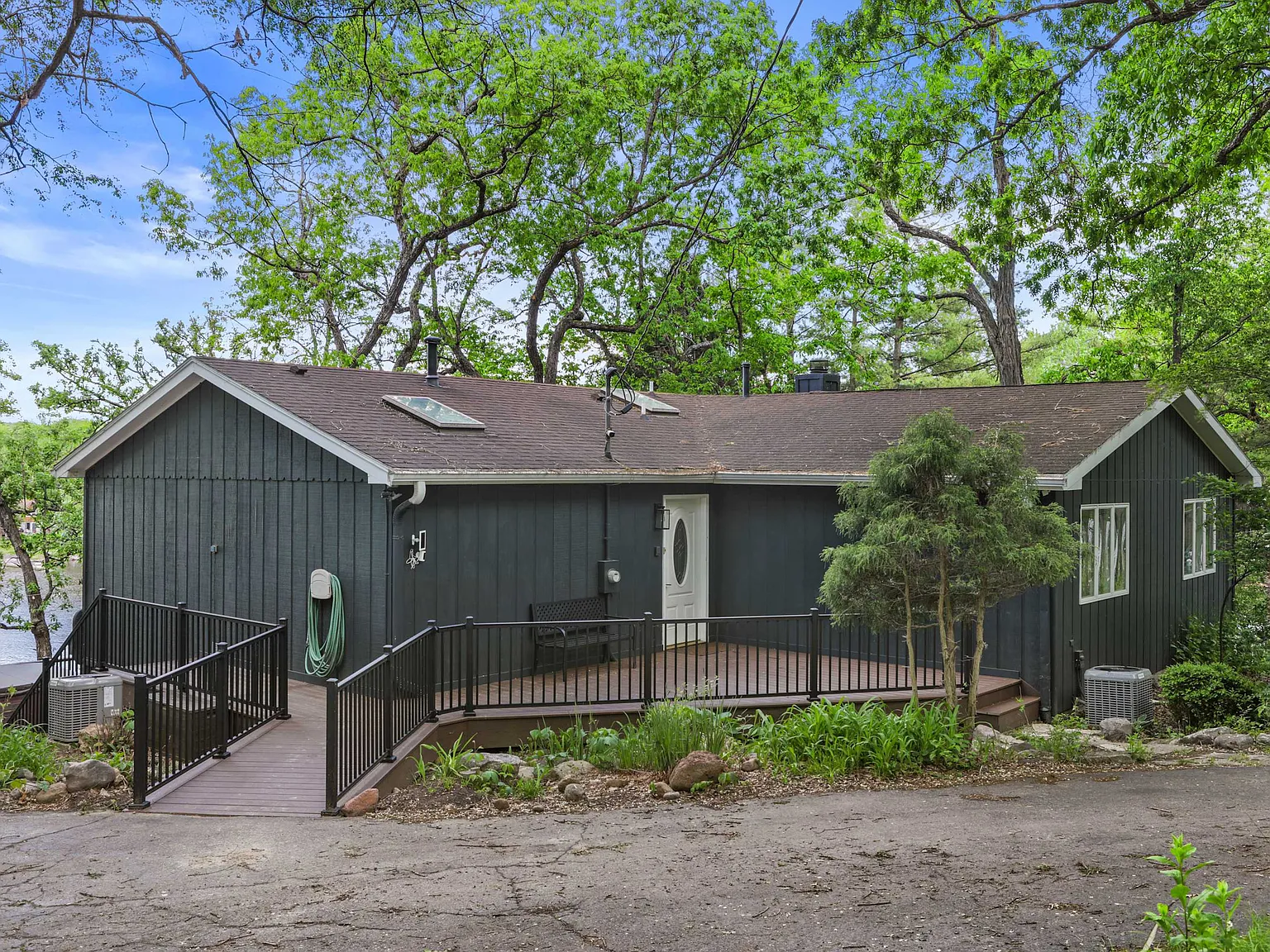 5 bed, 3300 sqft, $10,000 — Photo 4