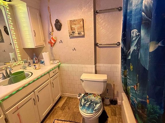 3rd image of 818 Thomas Ave